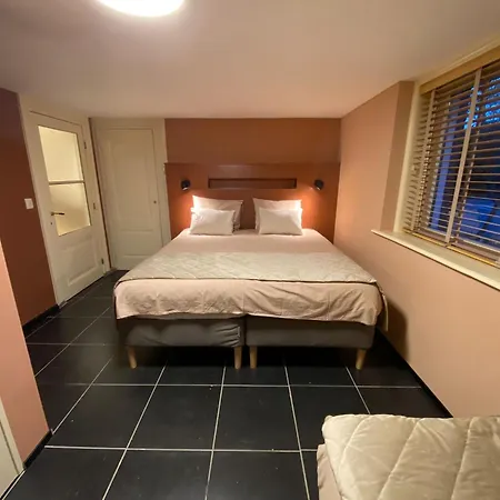 Aan De Rozenhof Apartment